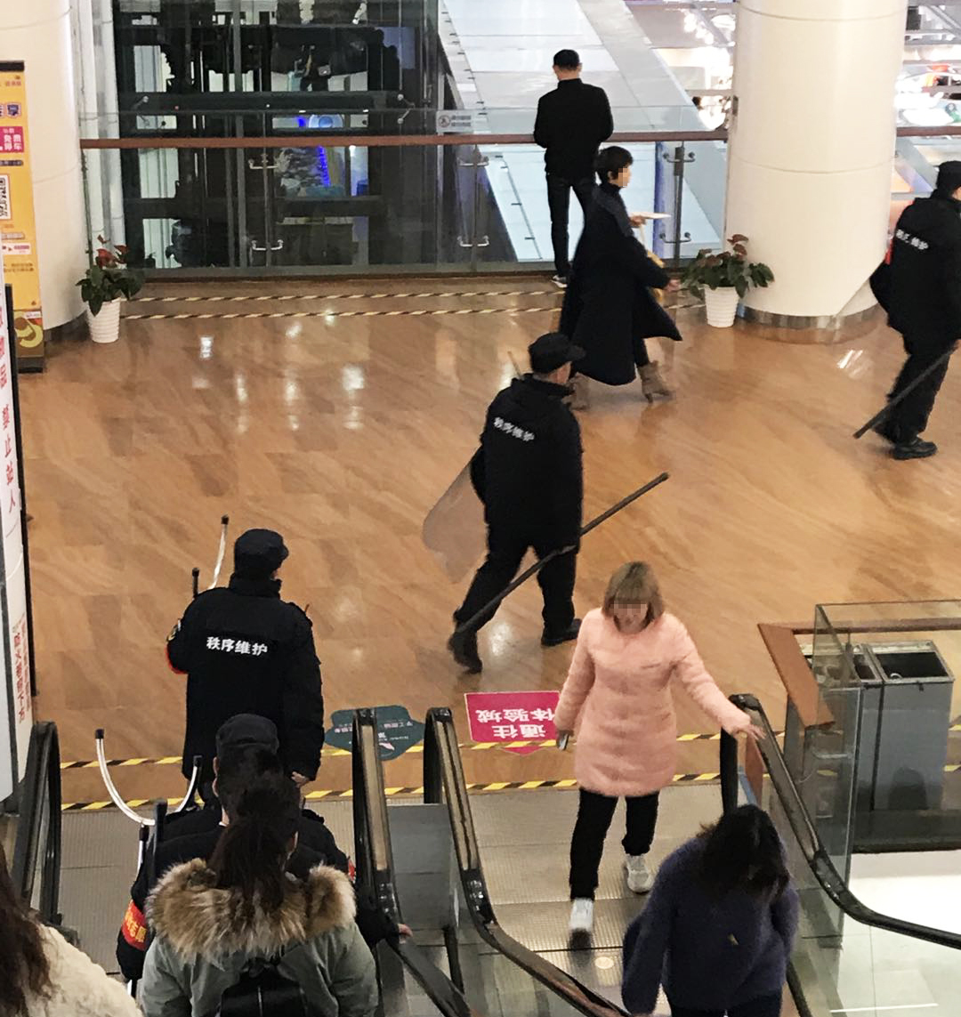 武汉美团骑手持刀杀人背后：冲突起因疑似商铺要求骑手给20块钱才接受退货