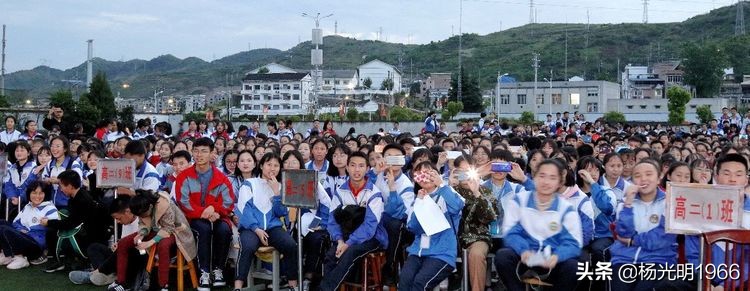 施秉一中：唱响青春   舞动人生