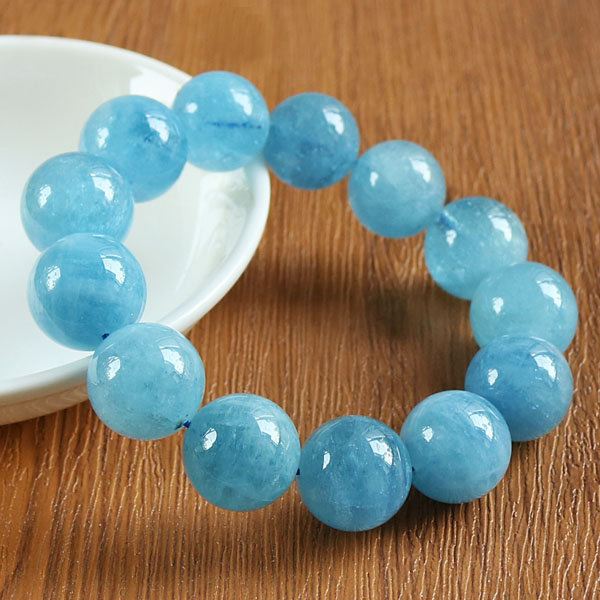 各种水晶手链戴哪只手，投射性吸纳性水晶佩戴禁忌