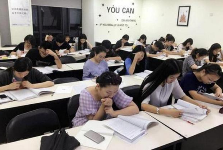 多所高校被加入“考研黑名单”，考研压分严重，且歧视双非学历