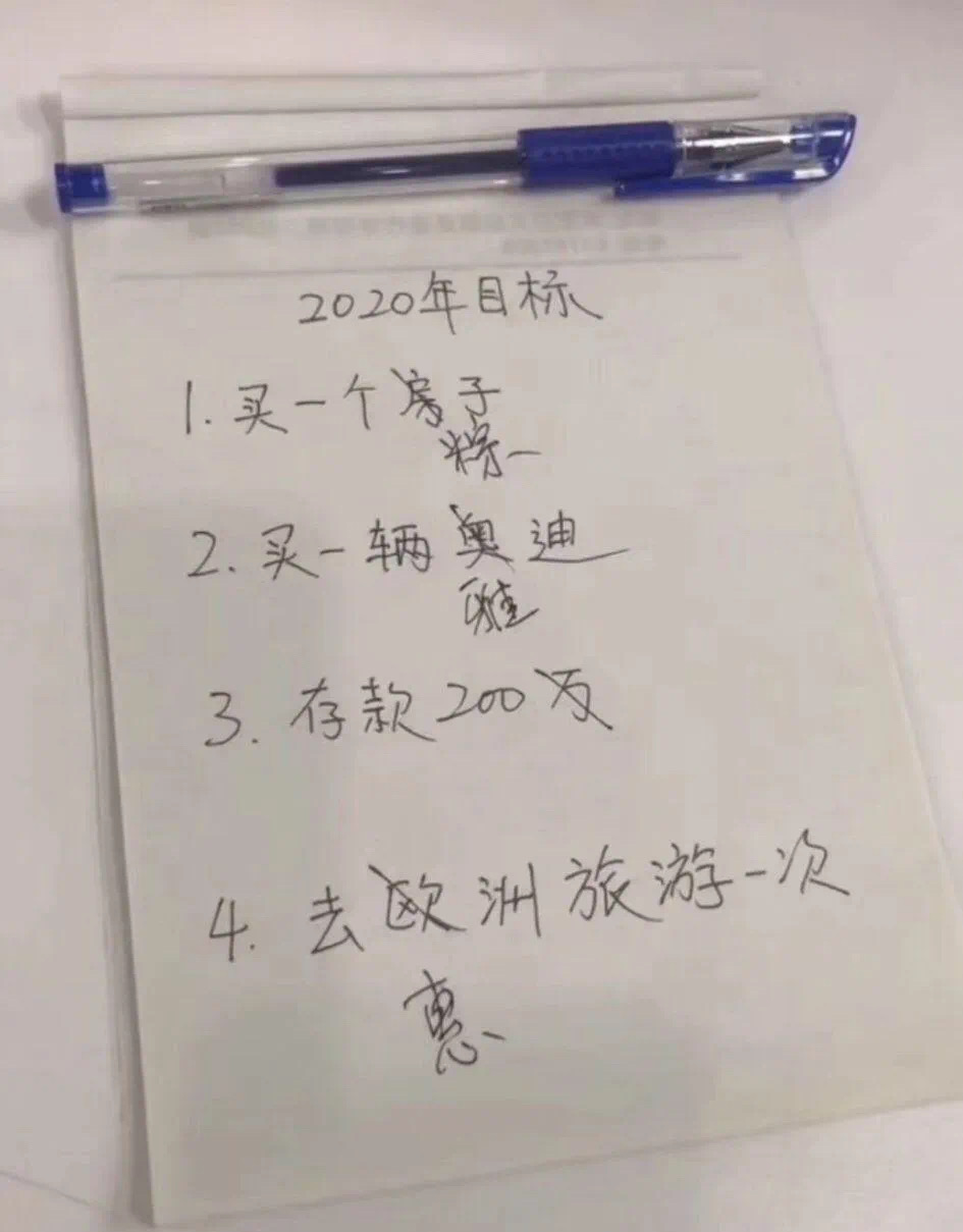 沙雕表情包：别看了，我过得比你好！