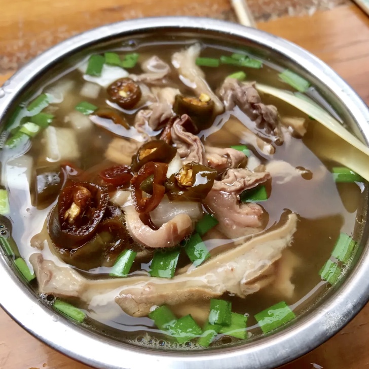 中山八路这家不起眼的粉面店，羊杂粉和牛三星征服嘴刁荔湾街坊