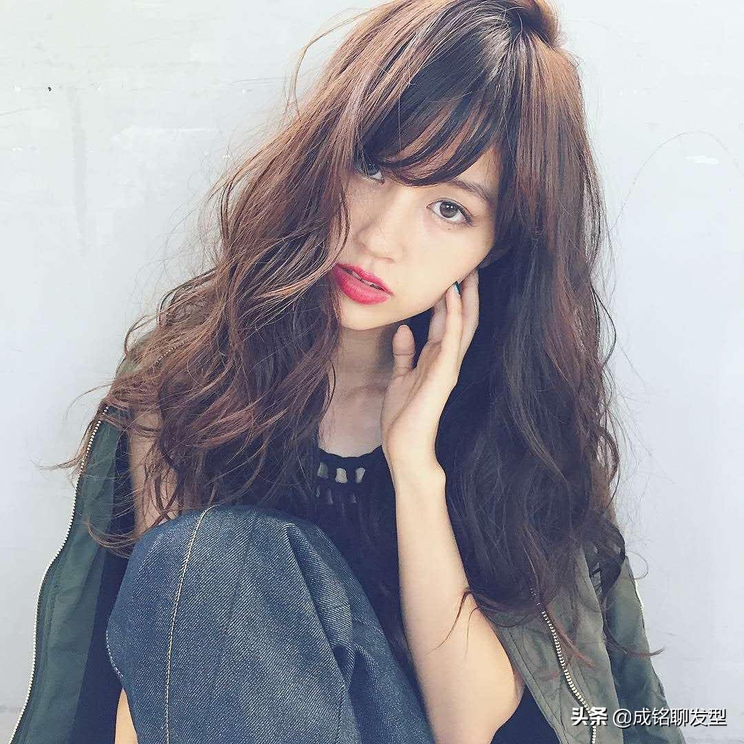 头发比较硬的女生适合烫头发吗？会不会几天就变回原形？