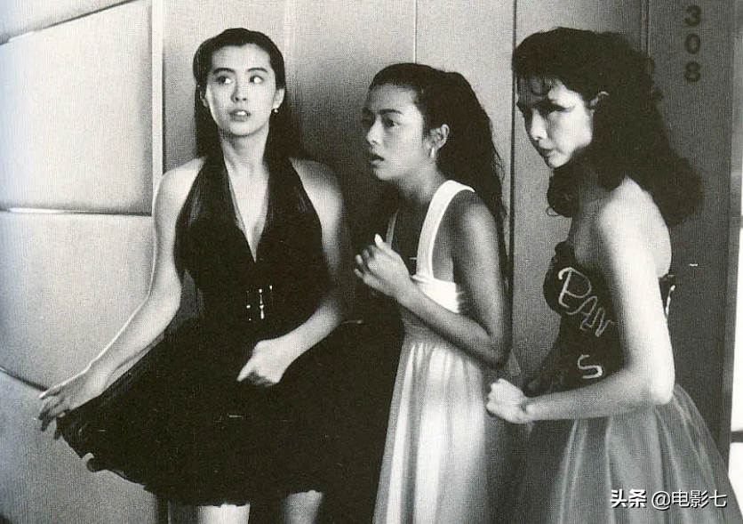 请来三大女神，东拼西凑笑料，这部经典喜剧，删减5分钟才上映