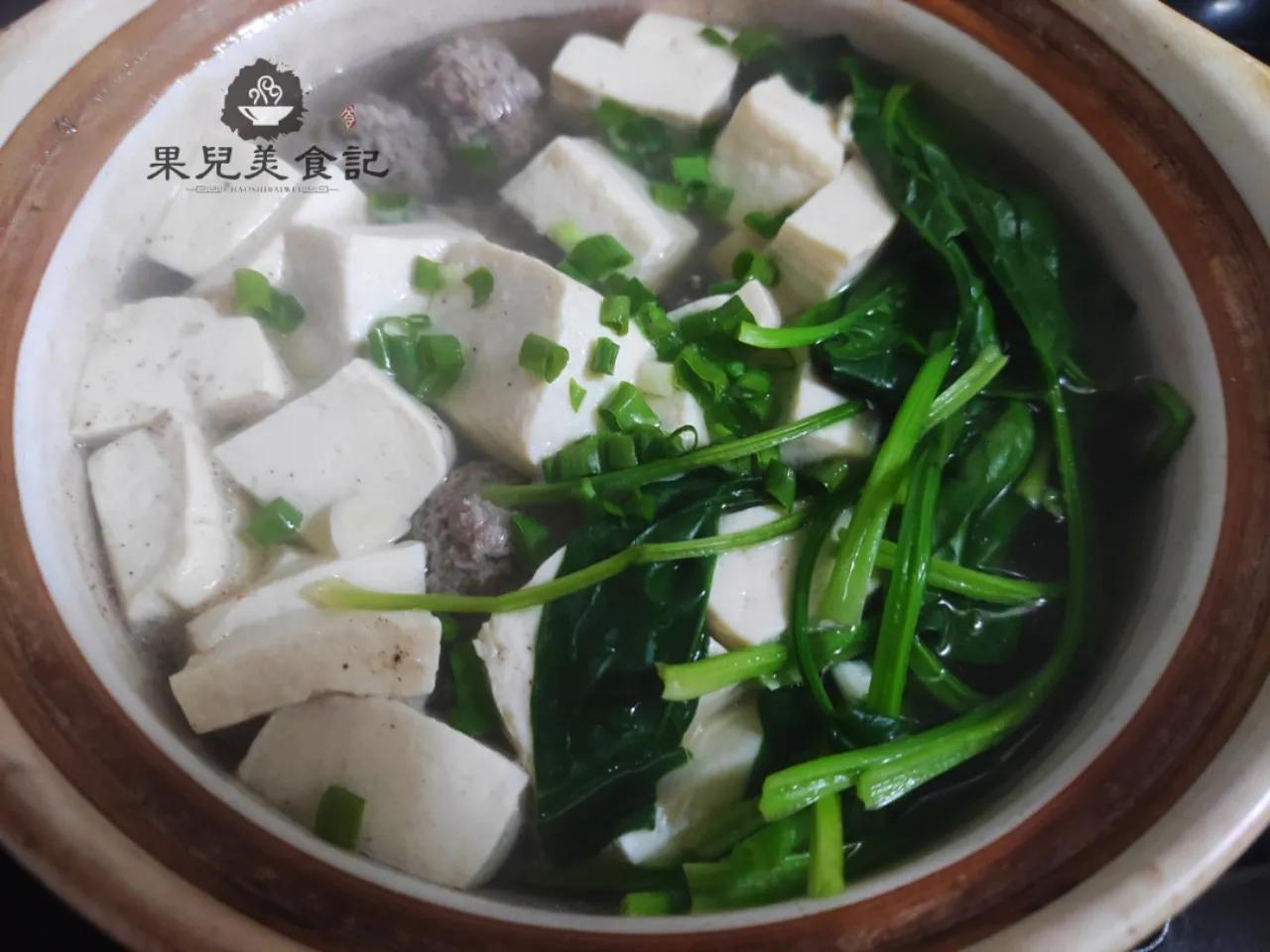 菠菜豆腐汤怎样做才好吃？记住3点，汤汁鲜美，清爽解腻