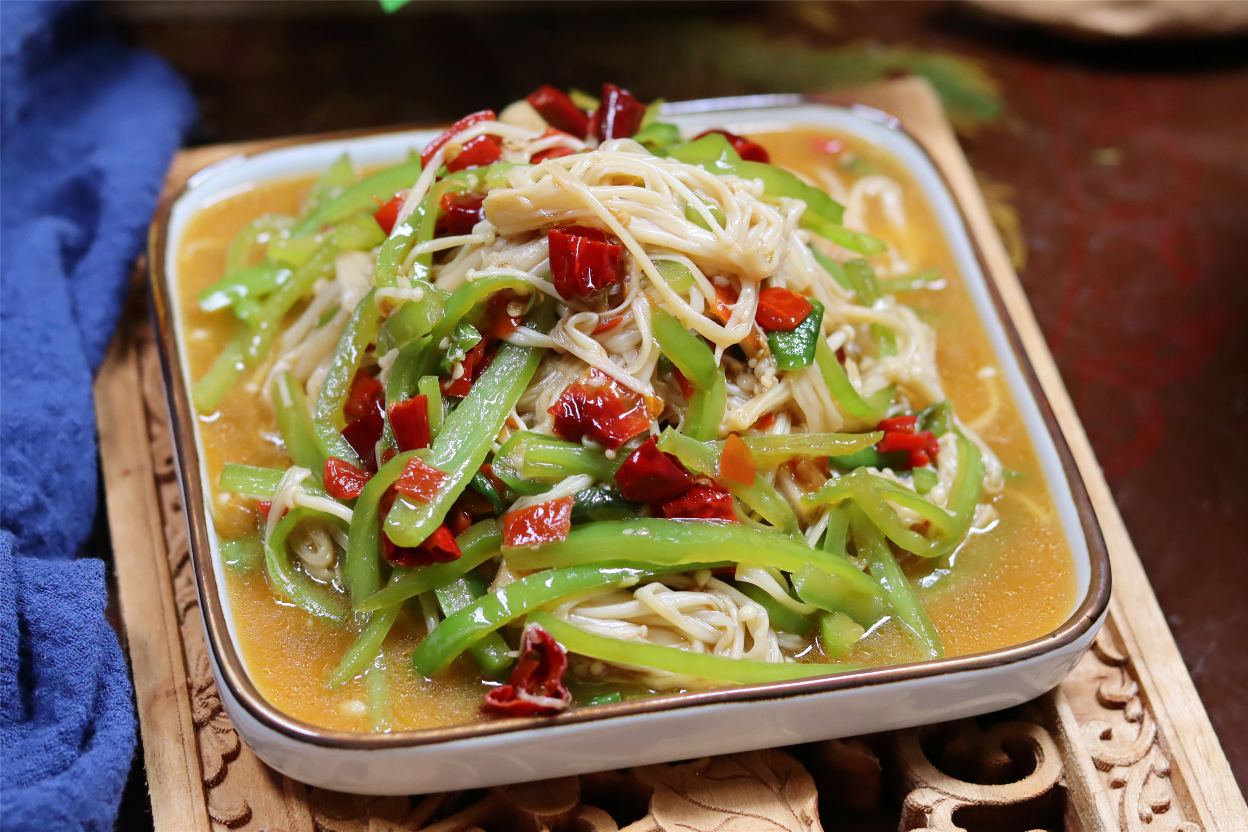 爆炒金针菇的家常做法(多加1步鲜味出来金针菇更好吃)