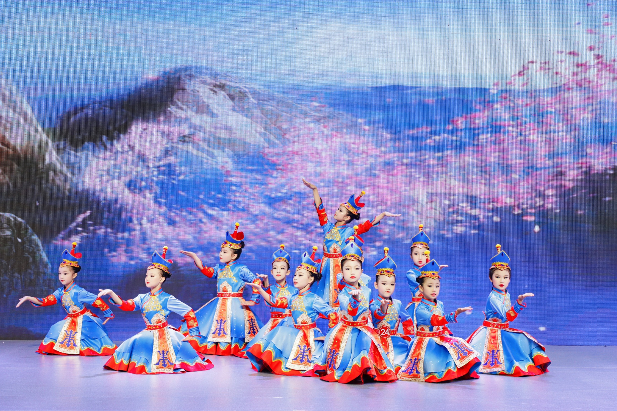 专访 | 舞林大会人气之星 巴艺斯勒舞蹈团：?乘风破浪，逐光前行