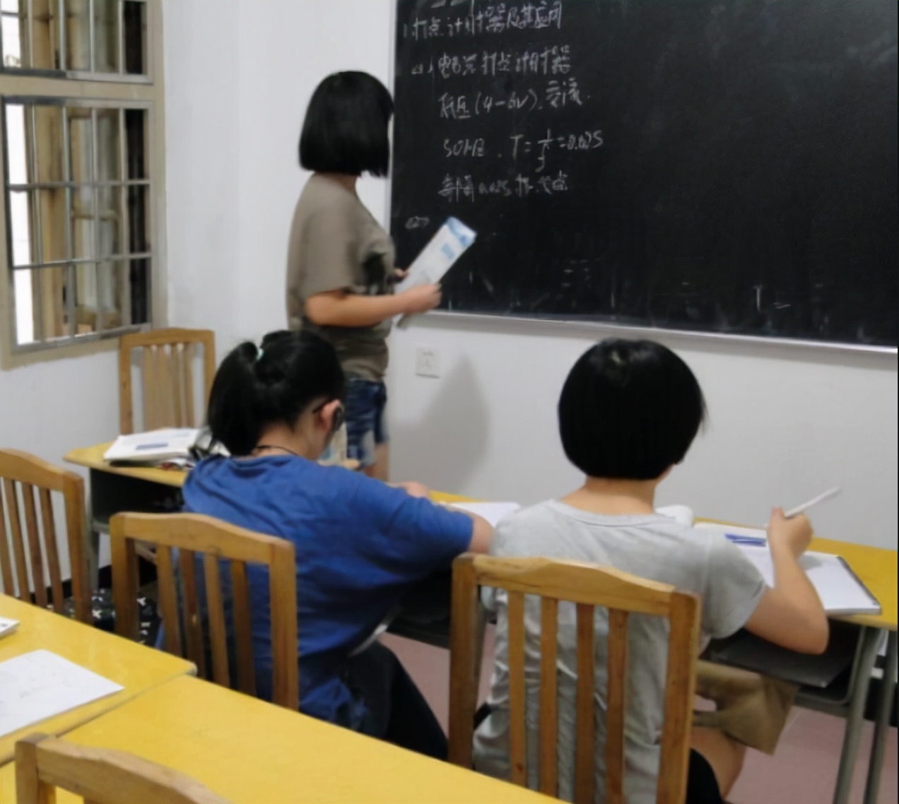 中小学或许不能上补习班了？有人欢喜有人忧，教育部给出说法