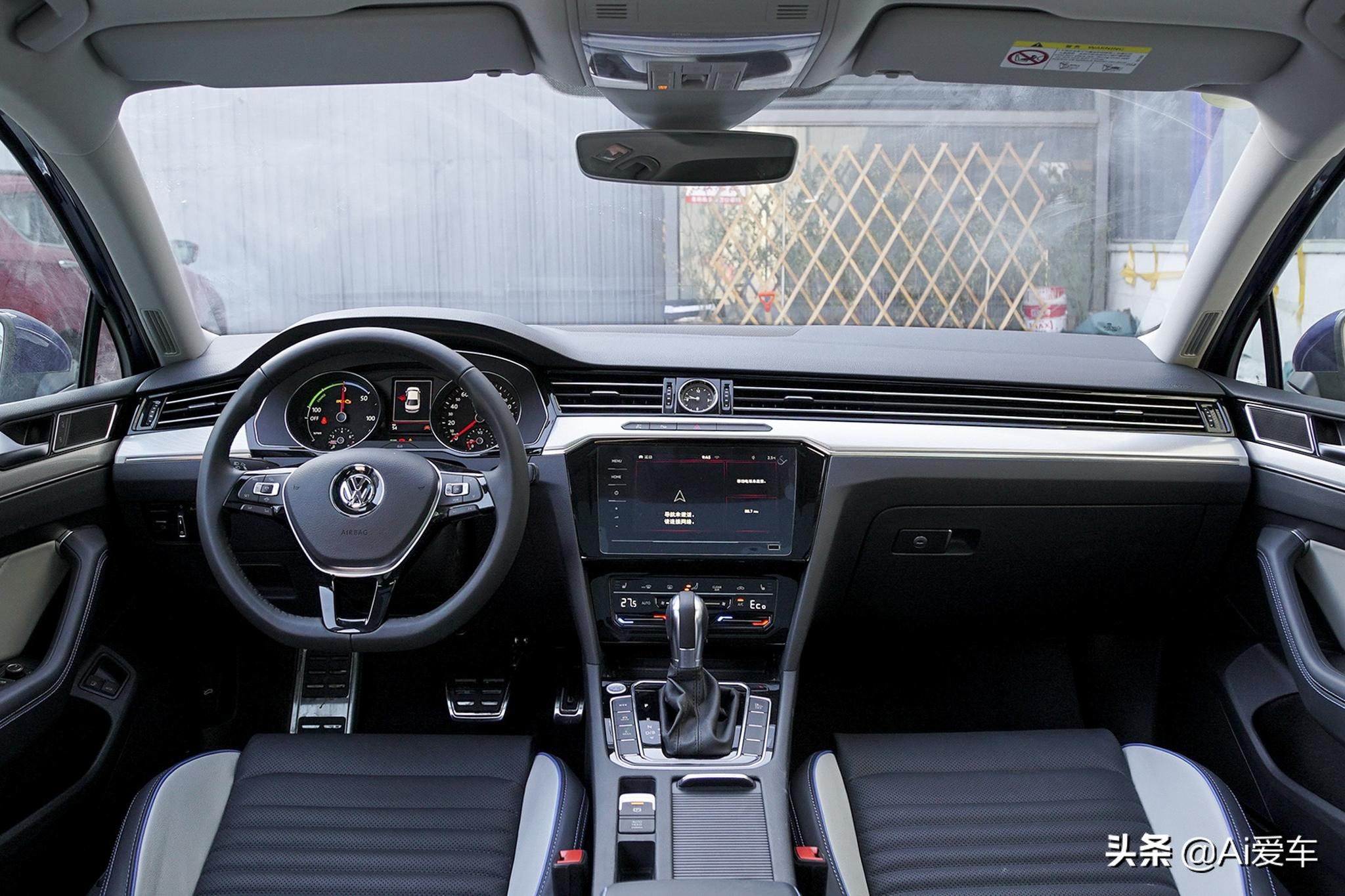 自动挡油耗1.8L,合资中型家轿标杆，便宜销量大，实拍大众迈腾GTE