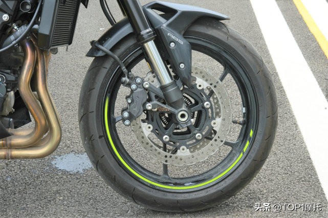 不只是性价比高 准公升级四缸街车 川崎Z900简单试驾