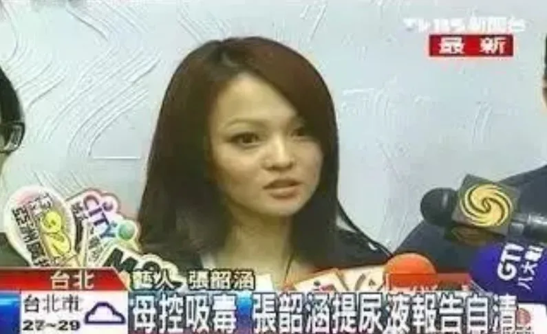 妈妈不疼、舅舅不爱,还遭闺蜜伤害,张韶涵的遭遇,没那么简单
