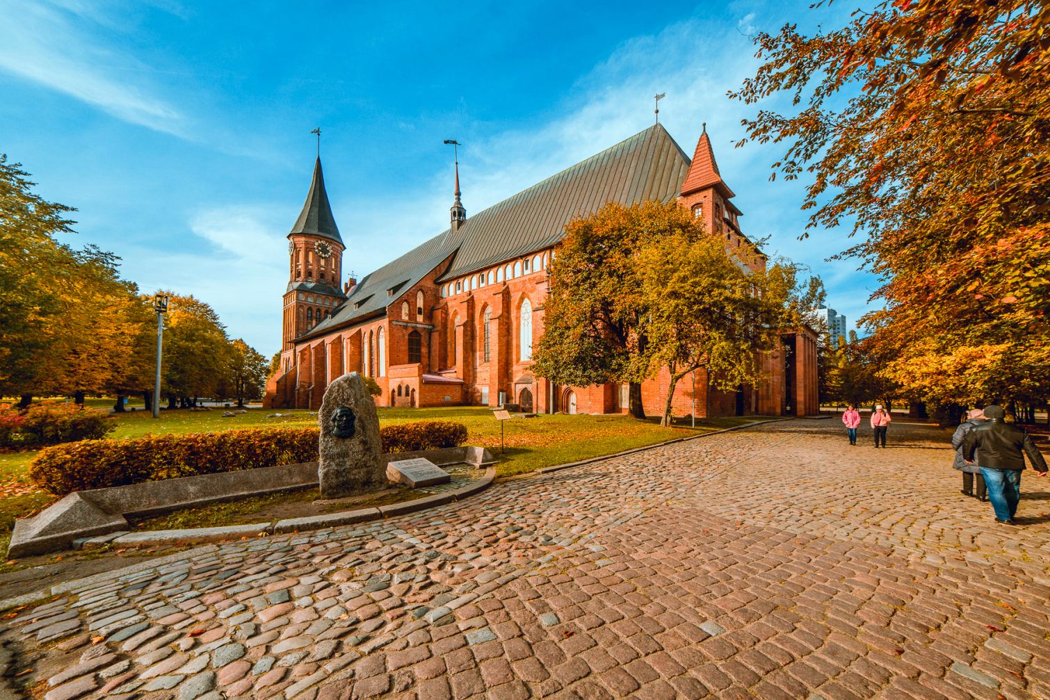 关秋天的俄罗斯正值"颜值"巅峰最短暂的季节却也是最美的季节阳光耀眼