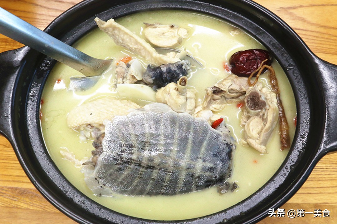 老鳖汤做法最正宗的做法(滋味悠长，老鳖汤传统经典)