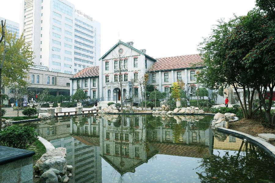 两所高校，临床医学、护理学都是国家特色！适合中低段考生报考