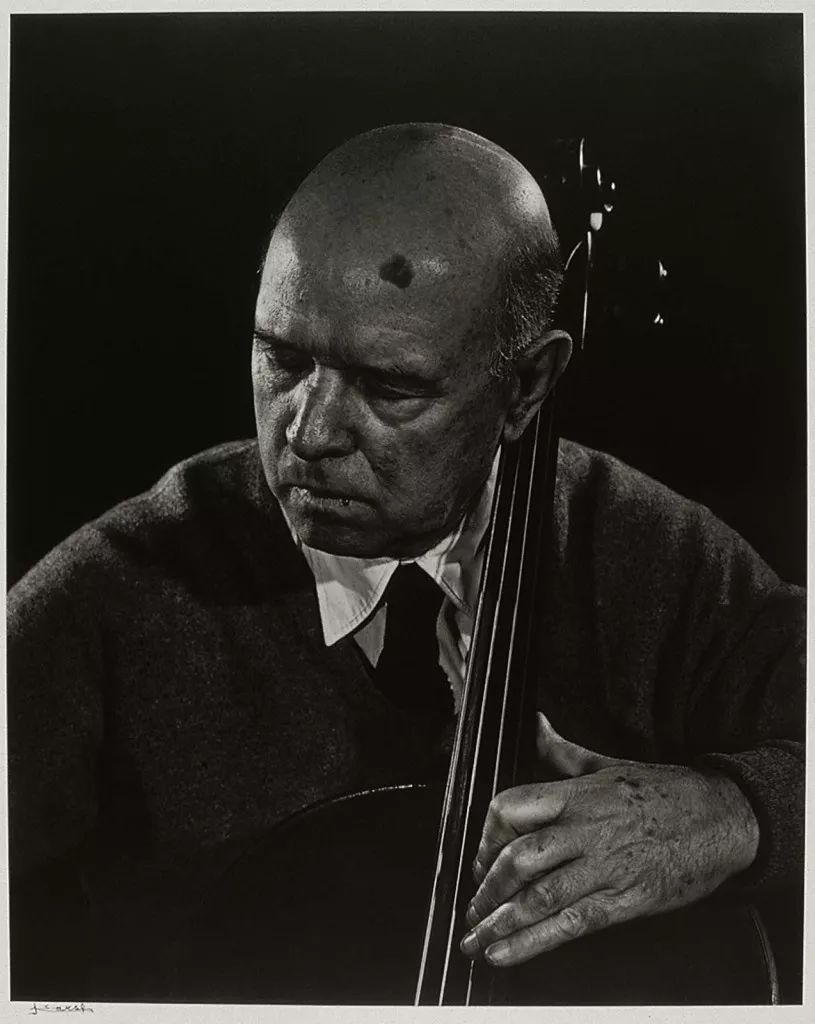 “摄影界伦勃朗”，拍下无数伟大的时代面孔，每一张都充满了故事