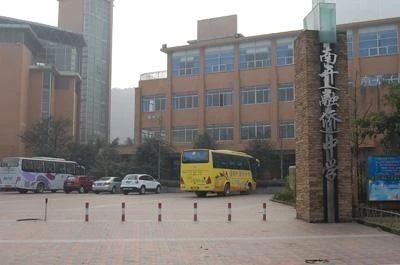 一年学费20万，在重庆上个小学也太贵了吧！看完数据你就知道了