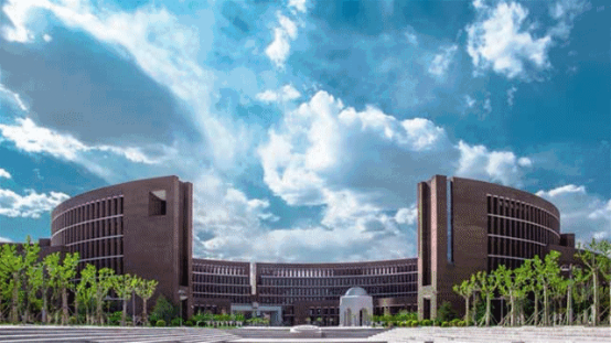 它是中国第一所现代大学，走出“两弹一星”功臣，培养84位杰出政界校友！