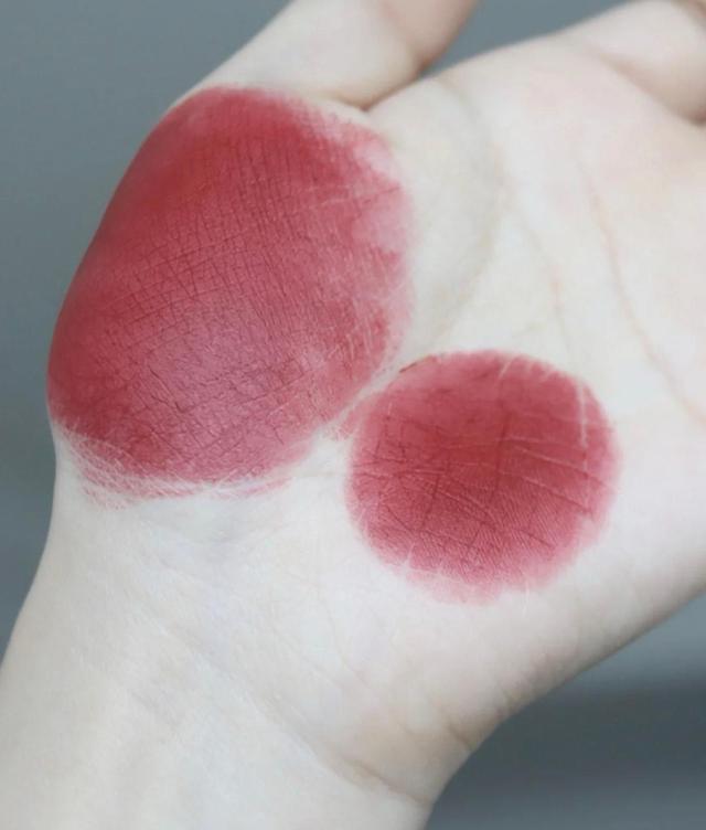 黄皮黑皮2021夏季流行色号！显白“靓妹”风，比正红色好看多了