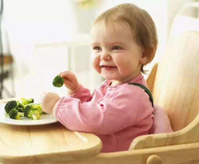 小孩辅食西兰花和什么搭配营养好(聪明宝宝的辅食：西兰花和什么搭配最适合小孩吃？)