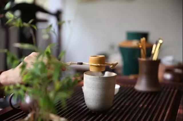 山堂夜坐，手烹香茗，十首品茶诗词，表现古人十种喝茶意境