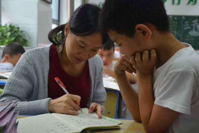 网友建议学校全部改为寄宿制，教育问题将迎刃而解，家长：不赞同