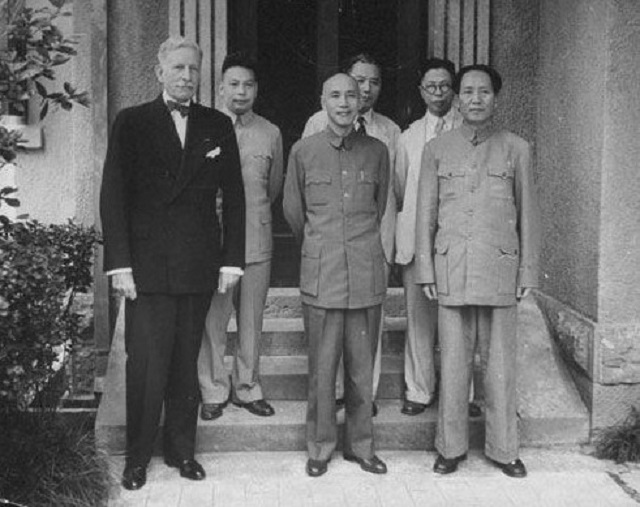 1945年重庆谈判，周总理秘书被枪杀，蒋介石花8小时找到凶手