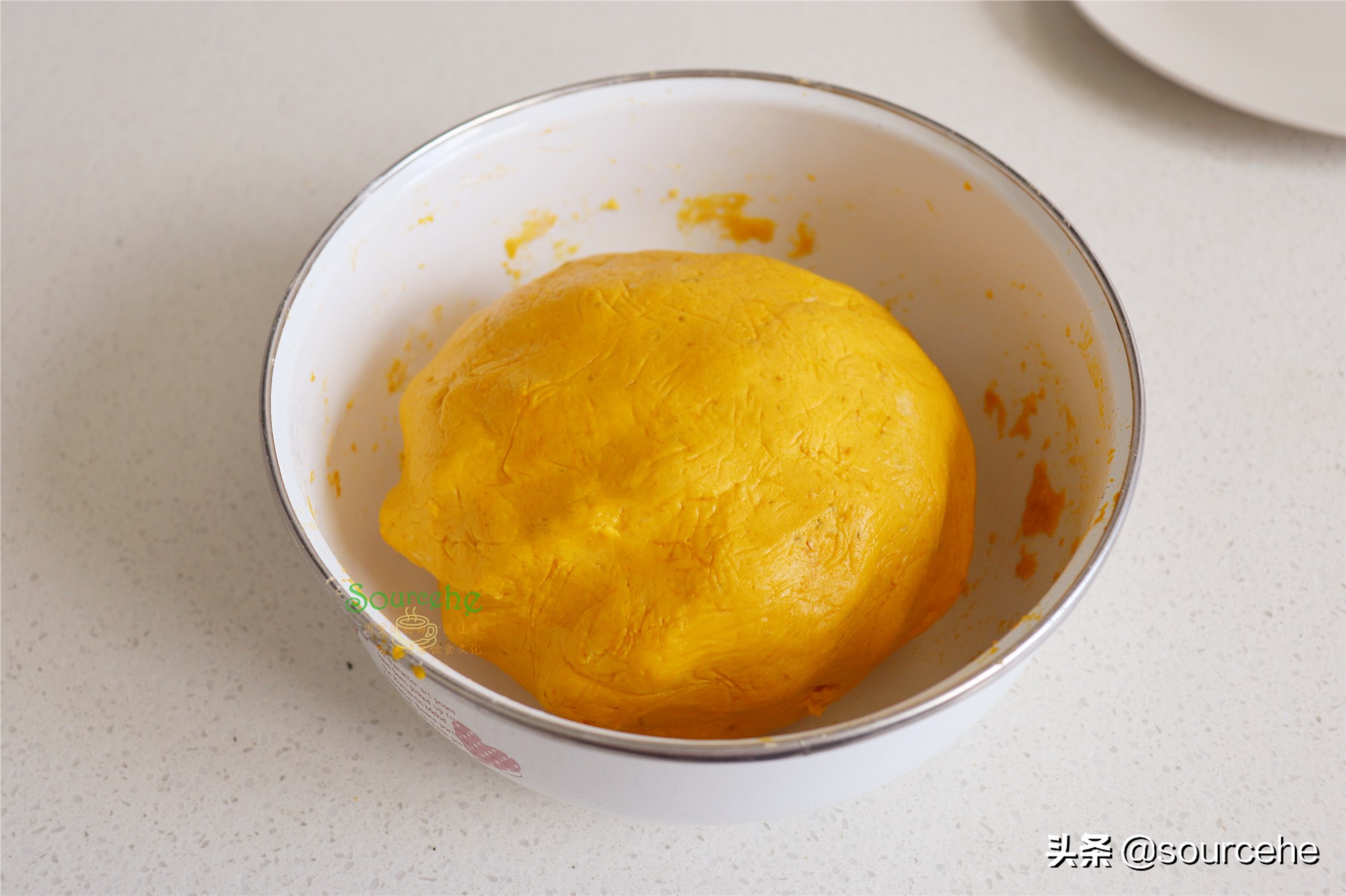 南瓜饼掌握3个技巧，不放一滴水，软软糯糯，甜而不腻，很好吃