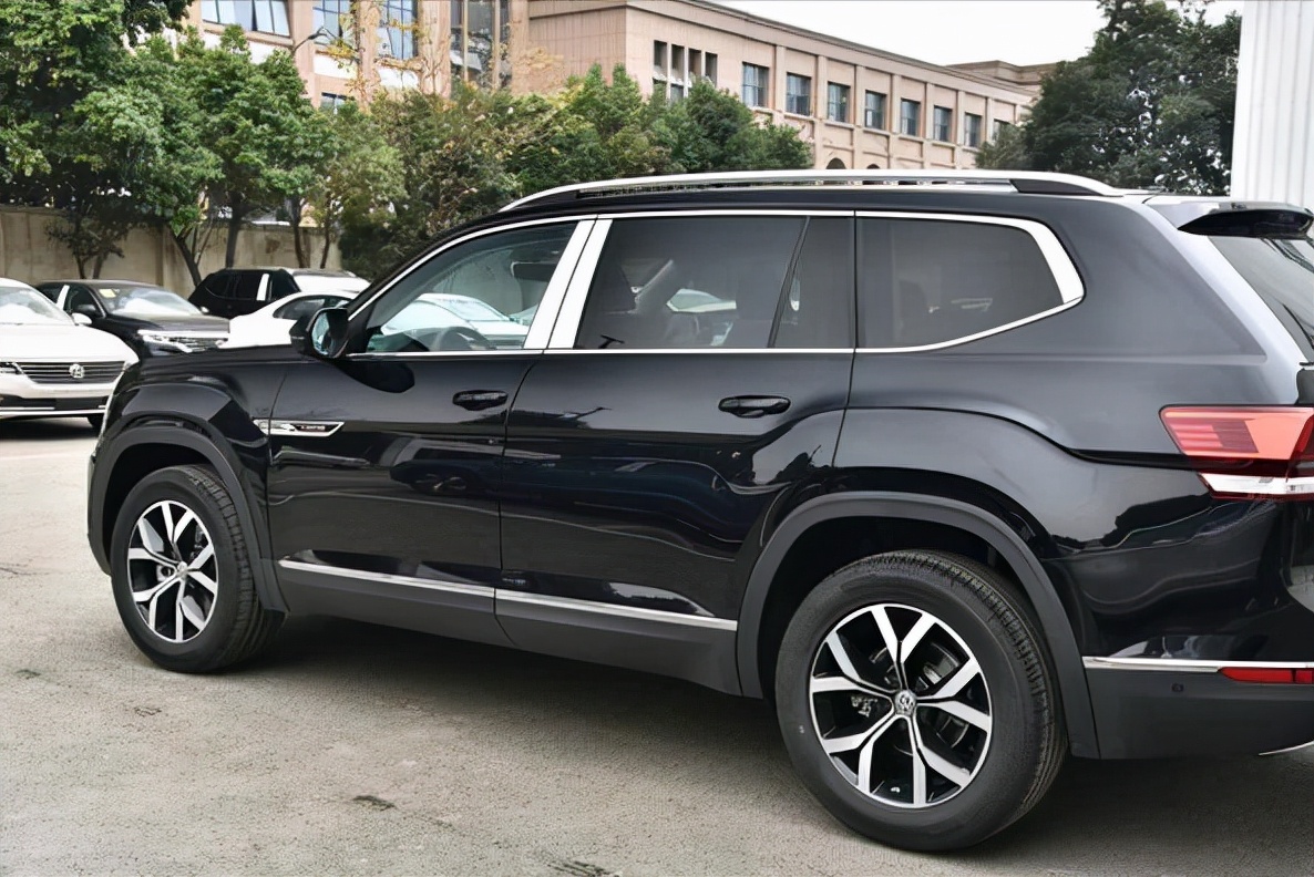 预算30W入手大7座SUV，选途昂还是陆放？对比后差距“一目了然”