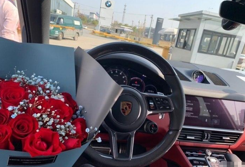 116万提了辆保时捷卡宴，跑了12500公里后，车主感慨：四个字