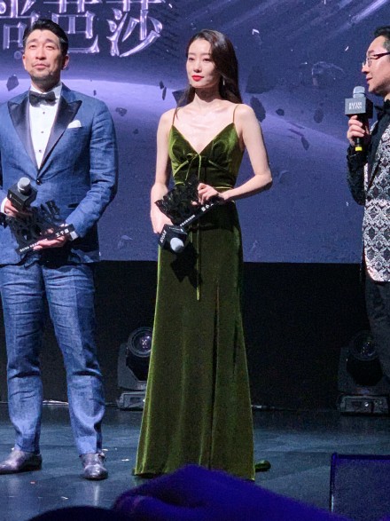芭莎禮服夜：倪妮高定被嘲，劉詩詩拼咖位，趙麗穎全身國貨完勝