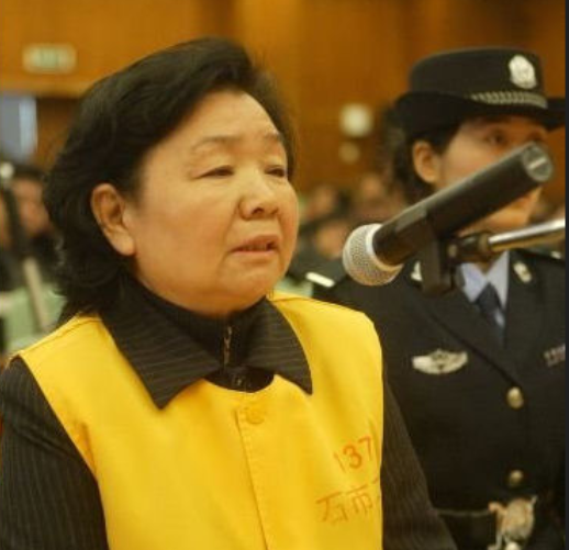 三鹿老总田文华：被判无期却屡次减刑，谁来为30万大头娃娃赎罪？