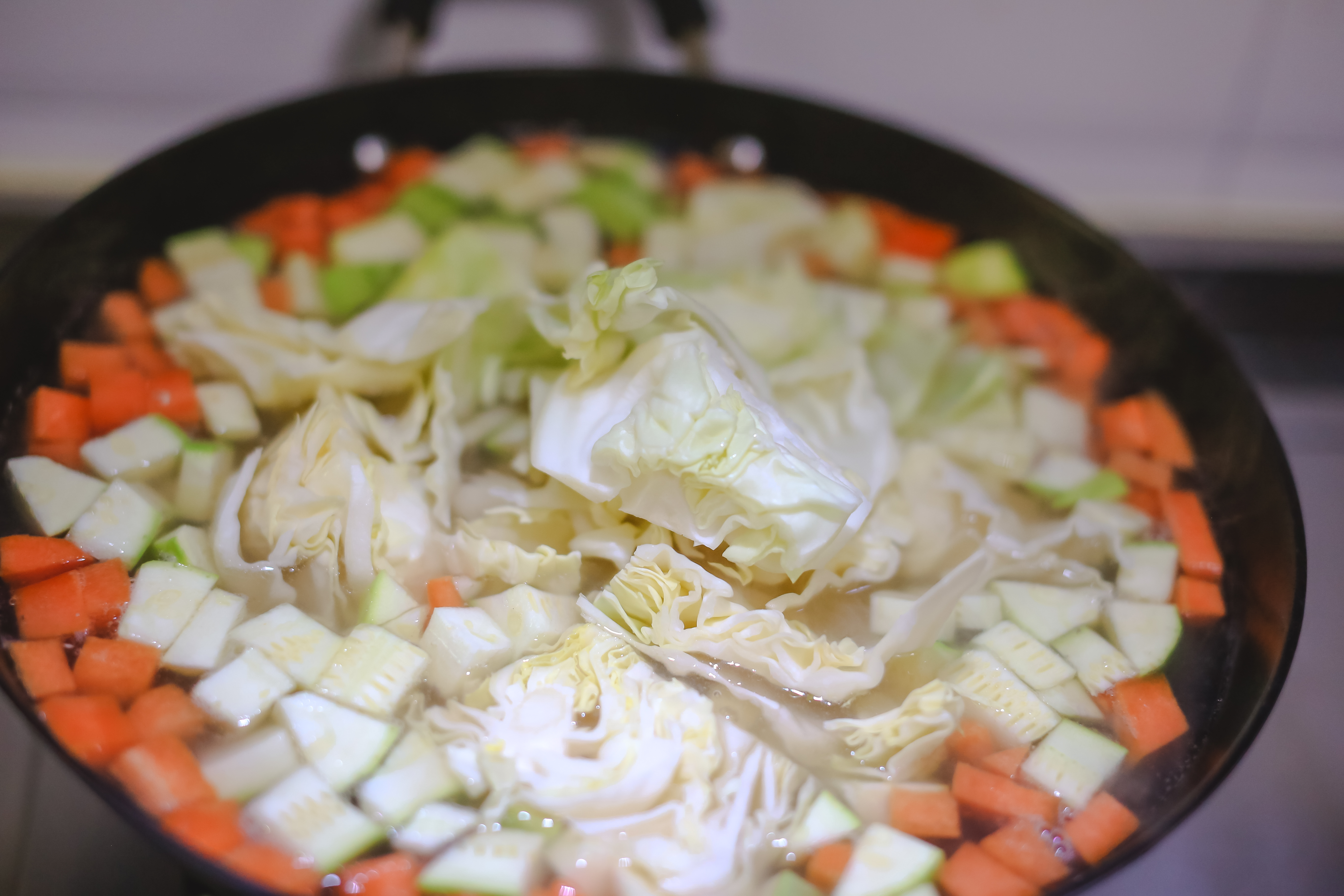 肉丸胡辣汤的制作方法（美味鲜香的肉丸胡辣汤烹饪方法）