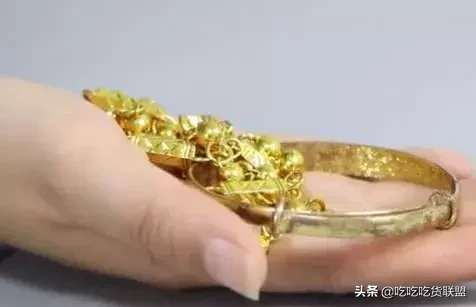 金店老板说漏嘴：不管男人女人，这几种情况万万不能戴金项链！