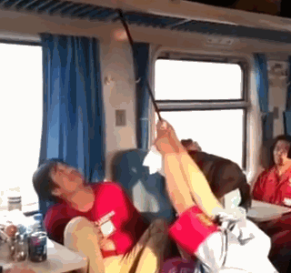 中国有嘻哈，文体两开花：你要的freestyle，都在返乡列车上