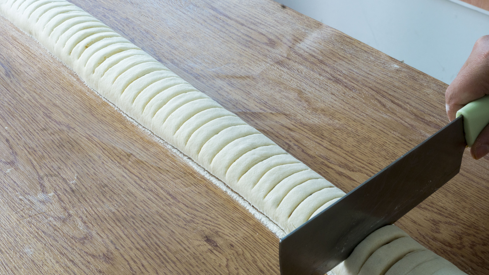 秋冬干燥寒冷，女人要多吃6种食材，补水又驱寒，面如桃花显年轻