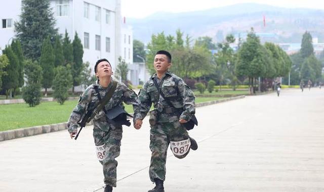 大学生迎来好消息，2021年参军能保送到军校，不过要满足一定条件