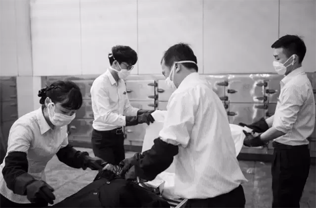 90后美女入殓师李淑萍：从不主动和人握手，一天只能缝合一具遗体