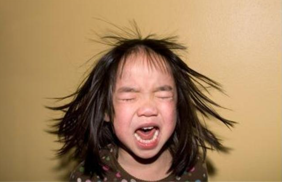 孩子因“太出彩”被同学孤立，该扮冷傲还是去讨好？家长要拎清