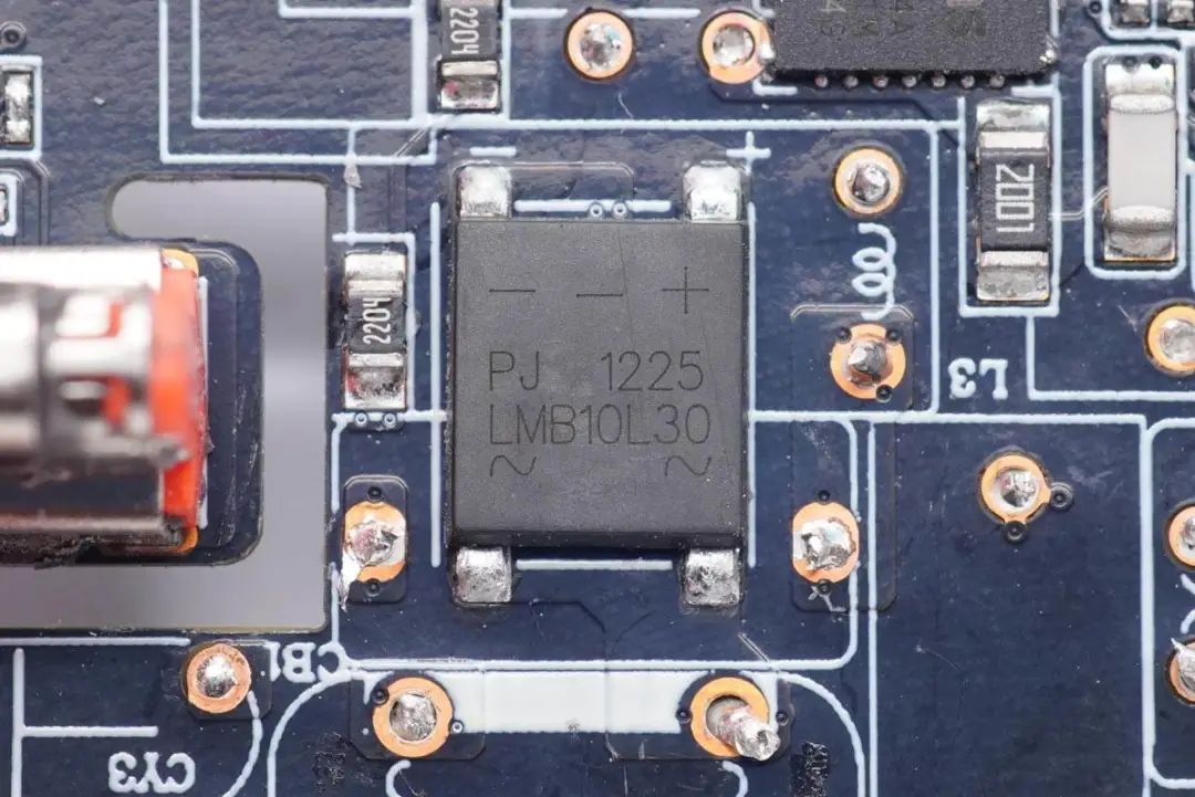 拆解报告：小米120W氮化镓PD快充充电器MDY-13-ET-充电头网