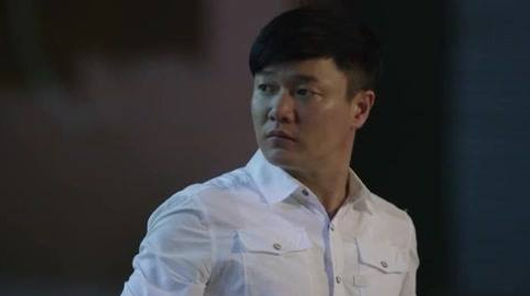 王太利追求的东西跟肖央的也不一样,肖央喜欢电影,王太利则喜欢音乐