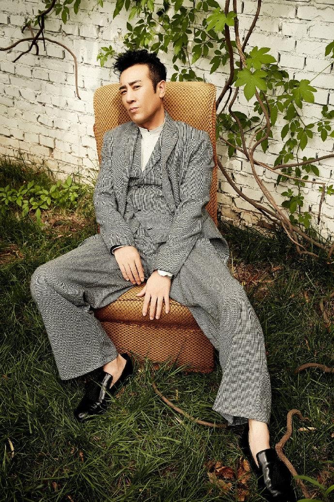 “大器晚成”于和伟的成名往事，有八个哥哥姐姐，吃姐姐奶水长大