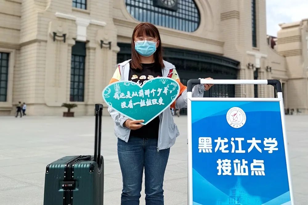 温暖回家路 情真扣人心！我校首批学子平安返校！