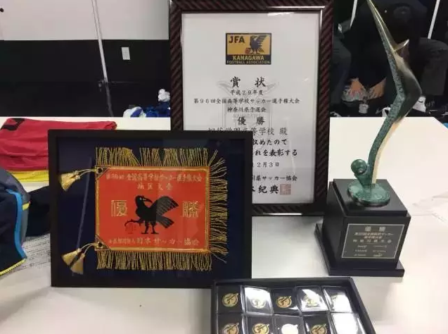 细贝萌世界杯(这位高中校长当了36年校足球队教练，终于率队称霸全国)