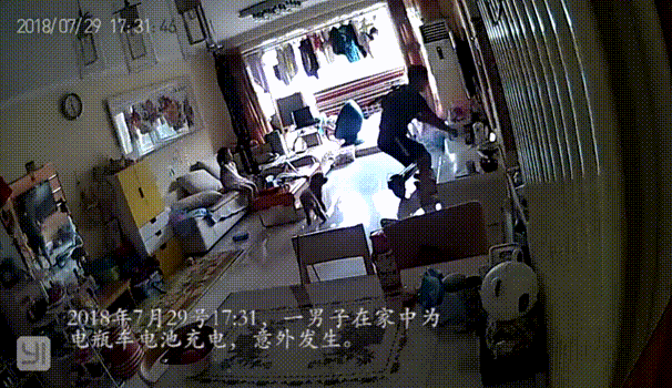 突发！一大学宿舍楼，浓烟滚滚！