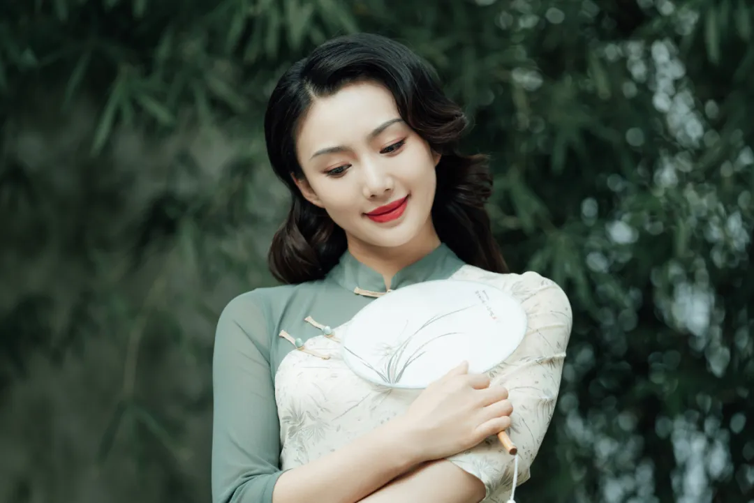 形容女子美丽的成语（干货分享赞美女子漂亮的成语大全）