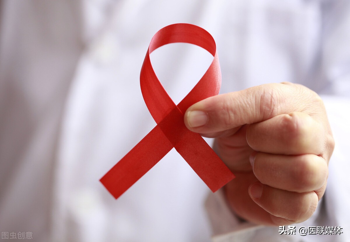 感染了艾滋病多久会有症状，哪里会起小红点？