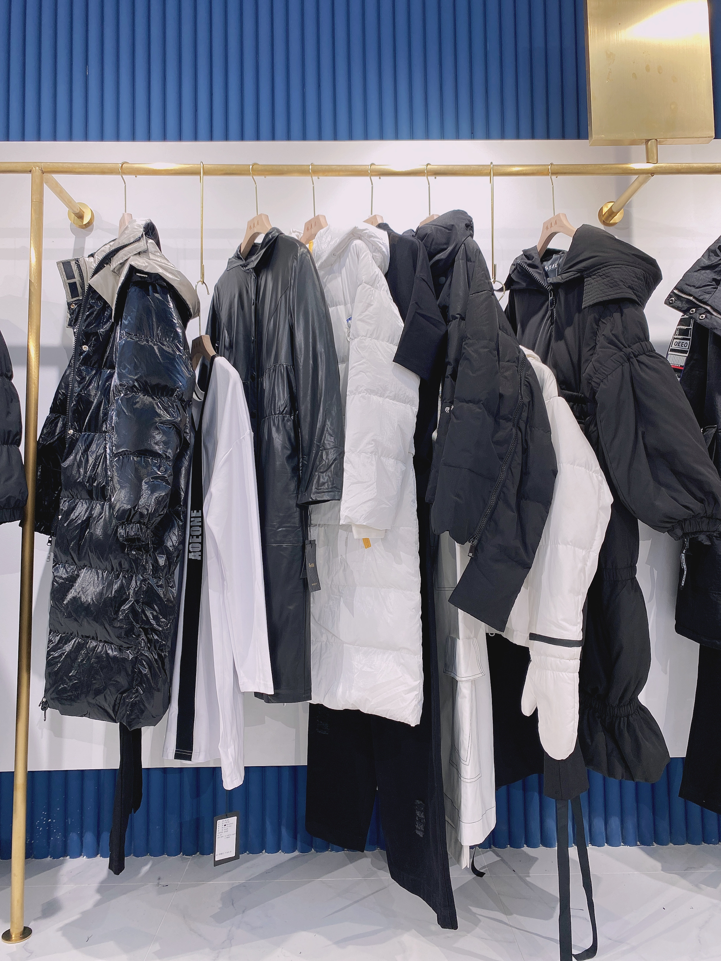 欧e女装几折进货(欧e黑马蓝女装品牌折扣2021年冬货品批发折扣女装