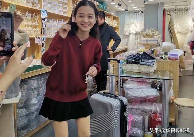 从“万人追捧”到“万人唾”，“玩偶女神”张曼如经历了什么