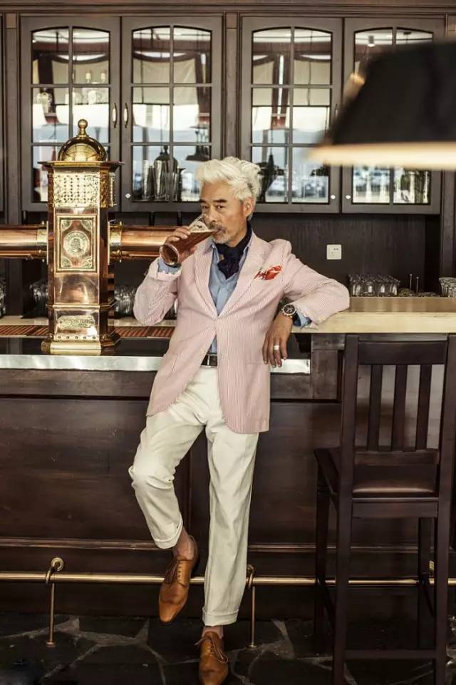 他演了一輩子配角，卻成了中國最會「裝」的男人