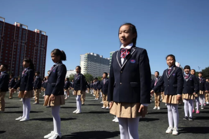 学生穿同样的校服，资深班主任通过这一点，就可以看出家境好坏